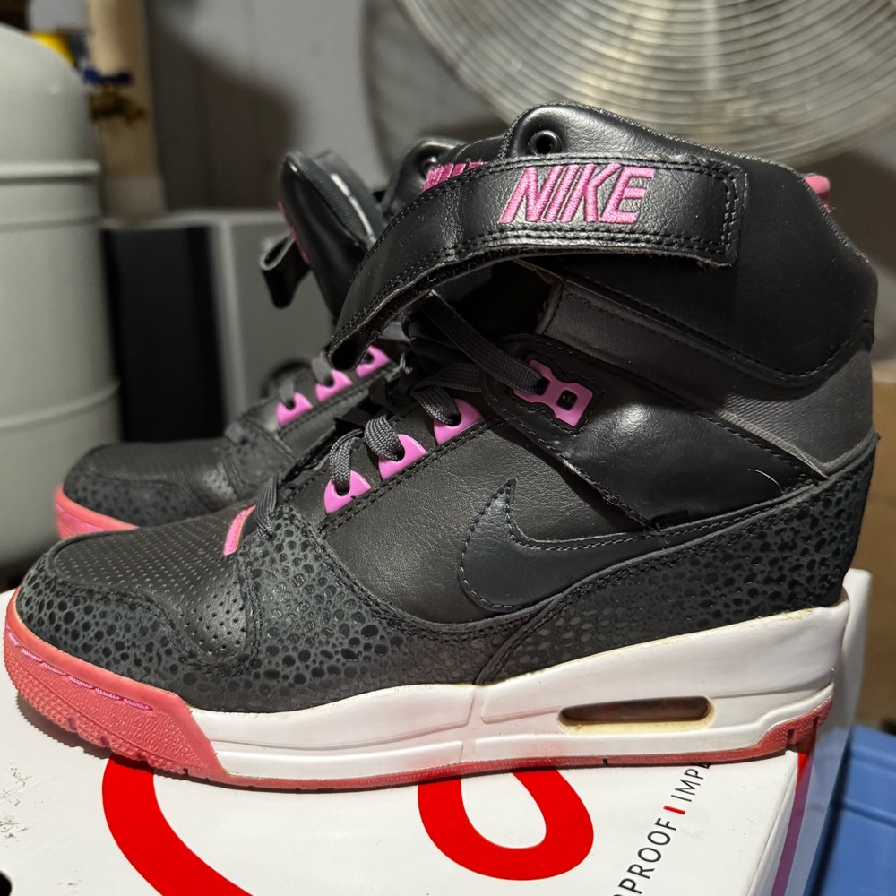 Women's Black & Pink Nike high tops with heel, great condition